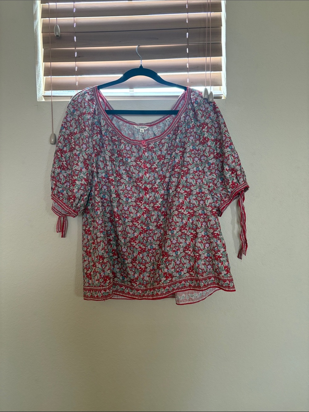 Max Studio Rose & White Floral Boho Tie-Sleeve Blouse